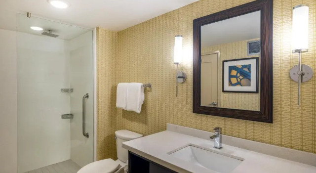 Люкс Holiday Inn Greensboro Coliseum by IHG
