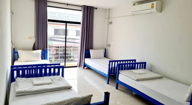 Кровать в общем номере P Hostel Buriram