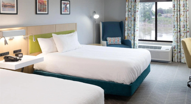 Четырёхместный номер Standard с видом на реку Hilton Garden Inn Sioux City Riverfront