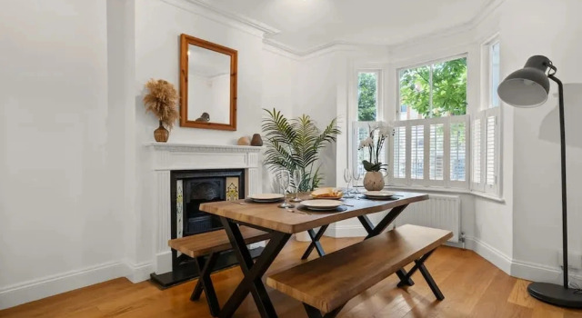 Kingston 3BR Relaxed Comfort for Family Work