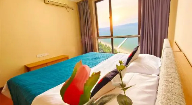 Люкс с 3 комнатами с балконом и с видом на море Red Pure Silver Beach Hotel (Beihai Yinzh an International Passenger Port Store)