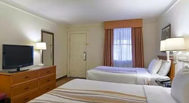 Четырёхместный номер Standard La Quinta Inn Denver Cherry Creek