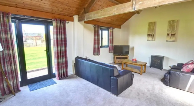 Spacious Holiday Home in Llandinam near River, Забронировать Отель Отели Сноудония с парковкой, Парковка