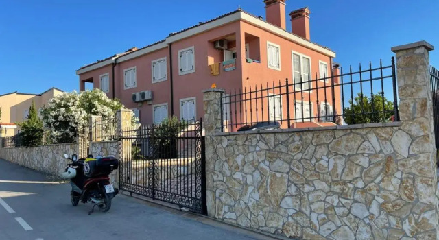 Апартаменты Medulin Luxury Apartments with beautiful garden 100 m from beach