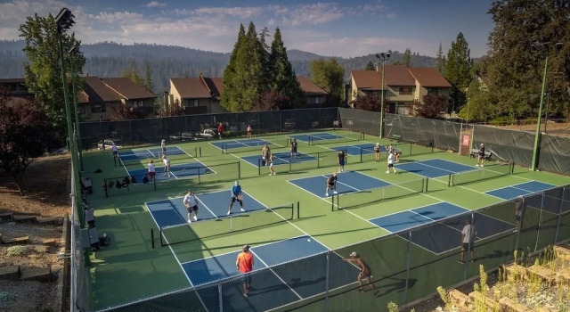 The Happy Place - Mountain Views and Amenities Galore by Yosemite Region Resorts, Book Feriehus Pine Mountain Lake USA