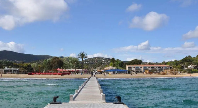 Апартаменты Appartement T3 RDC Les Pieds dans le Sable résidence les sables dor la croix valmer