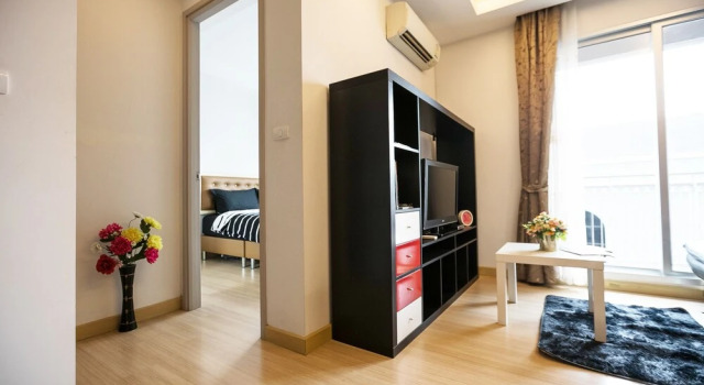 Cozy Thonglor by Pat