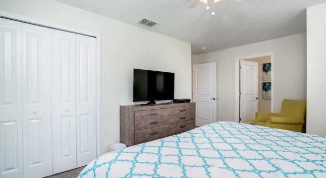 Коттедж Stunning Lakeview Townhome w/ Private Pool!