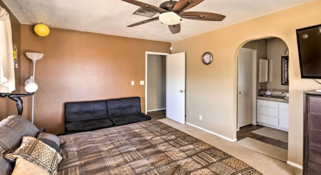 Коттедж с 3 комнатами с балконом Bullhead City Home w/ Private Pool, Hot Tub & View