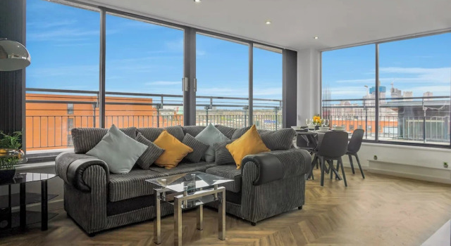 Апартаменты 2 Bed Penthouse-sleeps 4 With Wraparound Balcony