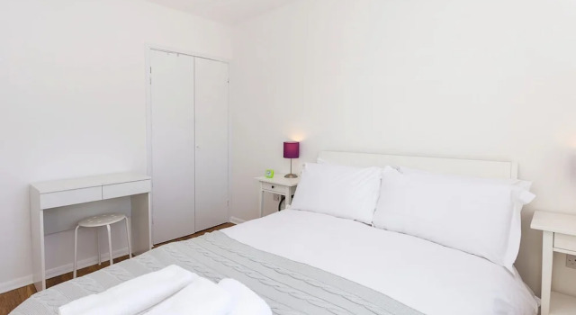 Newly Renovated 2 Bed in Stylish Southwark, Забронировать Отель Саутворк Лондон, рядом с Сити-холл в Лондоне