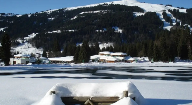 Люкс с балконом LocHotel Alpen Sports