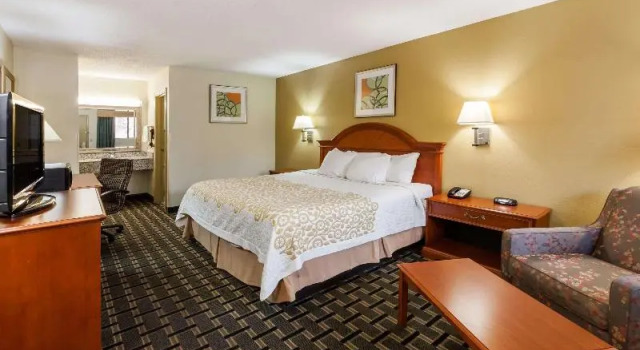Номер Standard Days Inn by Wyndham Kent - Akron