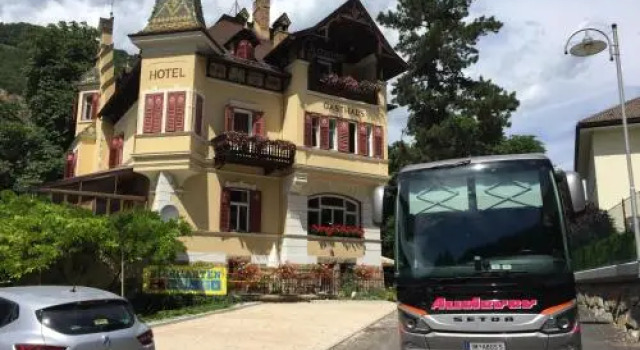 Vintage Castle "Schlosshof " Biker Hotel & B&B