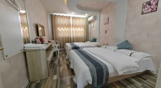 Кровать в общем номере Daily Hotel