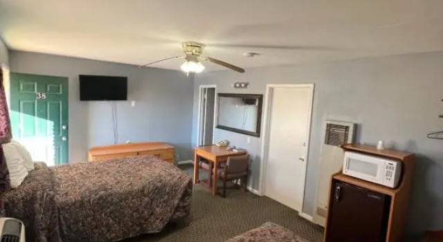Номер Economy Western Motel