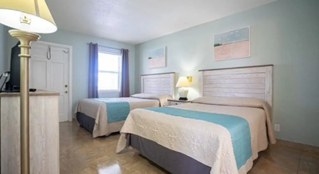 Четырёхместный номер Standard Carriage House Resort Motel