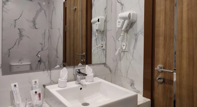 Полулюкс Unhas Hotel & Convention