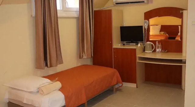 Трёхместный номер Comfort c 1 комнатой Семеен Hotel Palitra