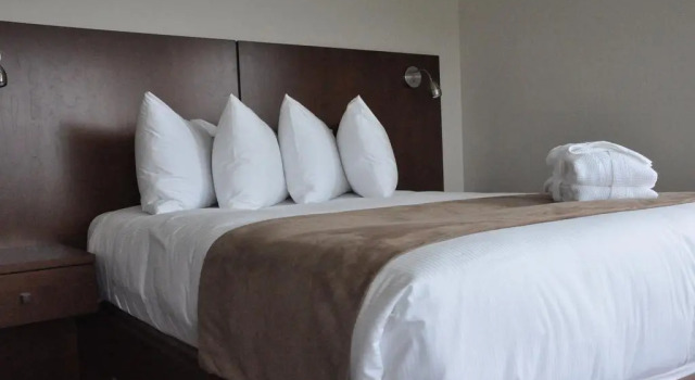 Hotel Les Trois Soeurs, Reservar Hotel Perce Gaspé Peninsula