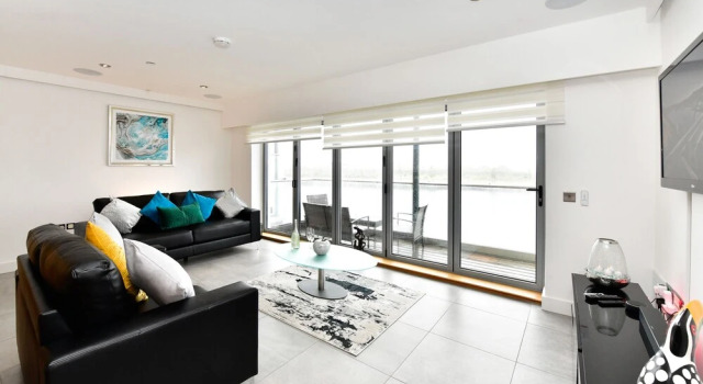 Just Stay Wales-Waterfront Villa-SA1, Забронировать Отель Бизнес-отели Суонси, 4* 5*
