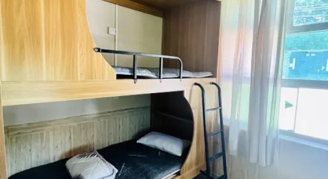 Кровать в общем номере (мужской номер) Riyuewan NEXTDOOR backpacker hostel