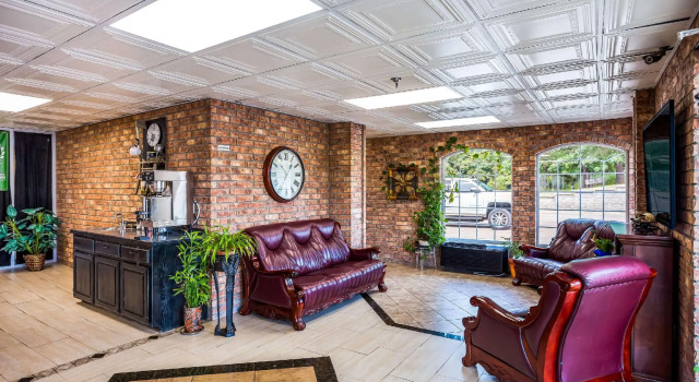 Номер Standard Rodeway Inn Branson, Brick House