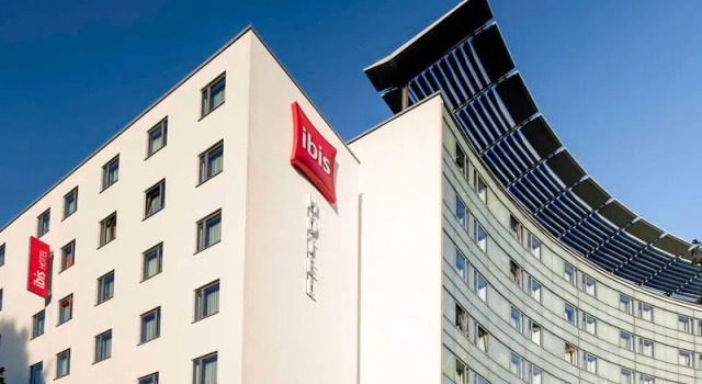 Кровать в общем номере ibis Berlin Mitte