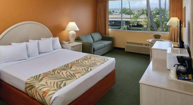 Трёхместный номер Standard Airport Honolulu Hotel, Trademark Collection by Wyndham