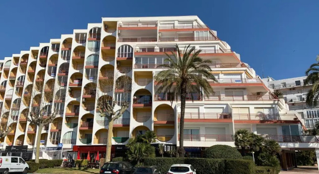 AwayDays - 802 - Incredible 1-Bed Apartment with Magical Views