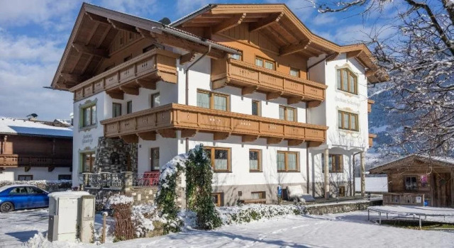 Gästehaus Schneeberger, Rezerwuj Hotel Hotele w Tyrol z parkingiem, Parking