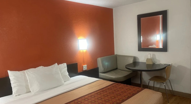 Номер Deluxe Regal 8 Inn & Suites
