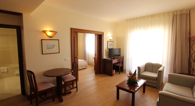 Suite Hotel Jardins Da Ajuda, Забронировать Отель Сан Мартинью 