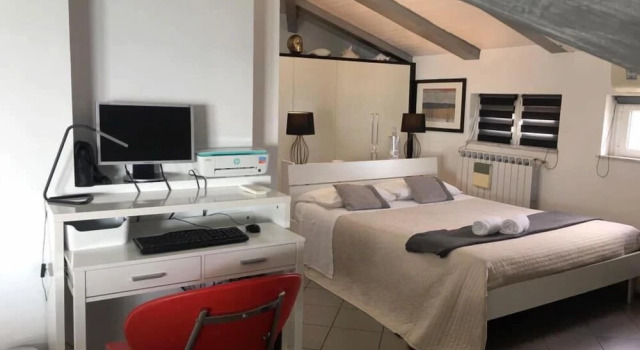 MoMart Guest House, Boek Pension Andora Ligurië