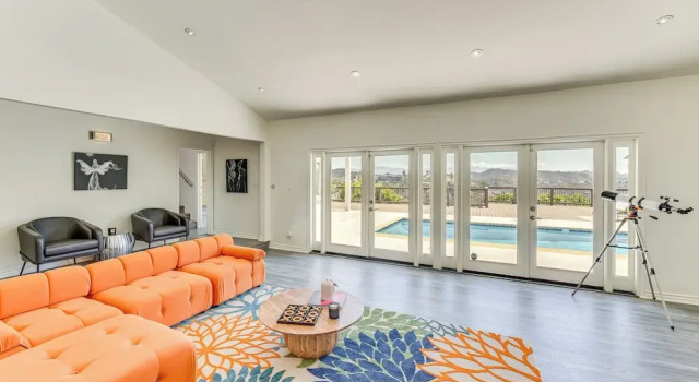 Коттедж Private Pool, Mtn & Lake View! Los Angeles Home