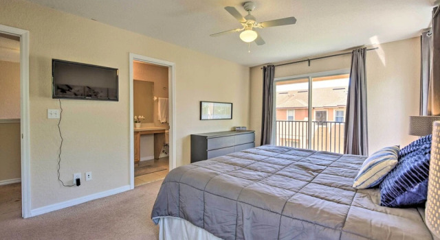 Апартаменты с 4 комнатами Cozy Resort Townhome w/ Gas Grill, 3 Mi to Disney!