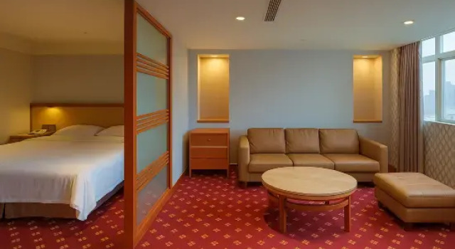 Люкс Deluxe Rich & Free Hotel - Fuzhong 富逸旅趣-板橋府中館