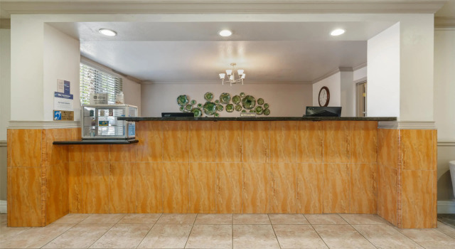 Best Western Plus John Jay Inn & Suites, Buchen Sie Hotel Hotels in Palmdale mit Pool, Schwimmbad