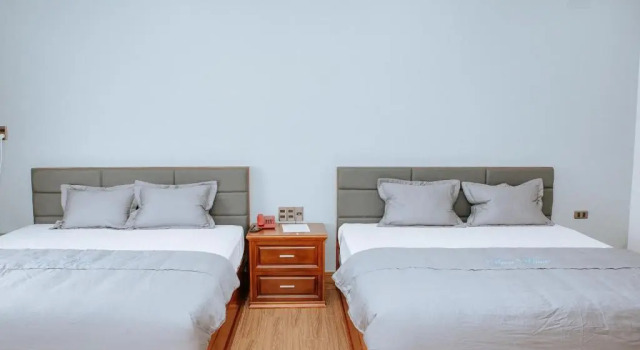 Четырёхместный номер Standard с балконом Tròn Home