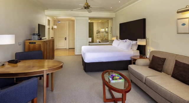 Номер Deluxe с видом на бассейн The Reef Hotel Casino Cairns - Handwritten Collection