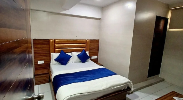 Hotel New Lake View, Boek Hotel Vastrapur 