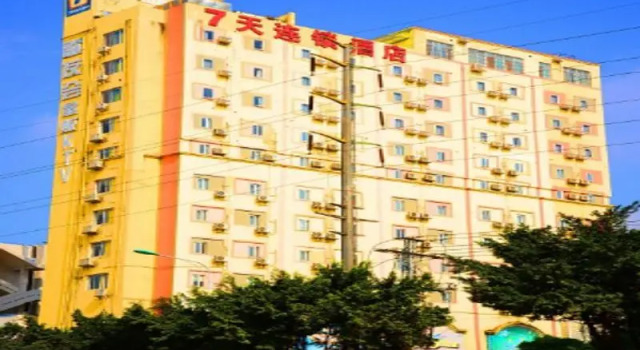 7 Days Inn Nanning Guangxi University Branch, Rezerwuj Hotel Hotele w Nanning z parkingiem, Parking