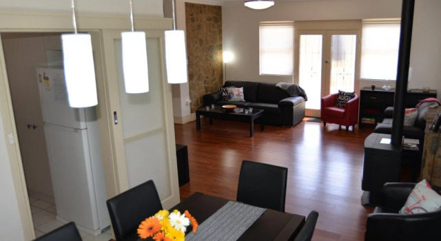 Allambie Cottages - Villa 1, Book Villa Bright 