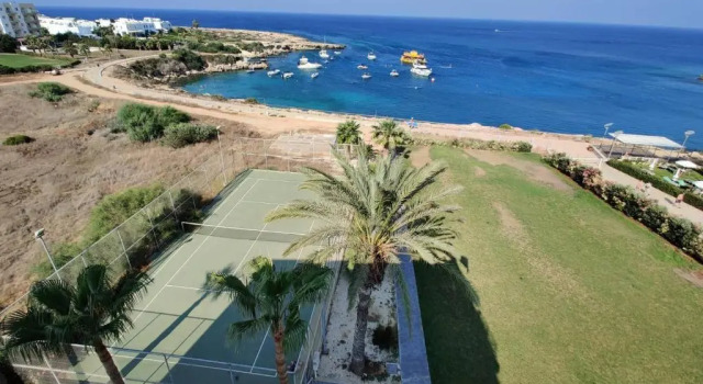 1 bedroom Flat steps from Da Costa Bay, Protaras with wifi, Boek Hotel Hotels in Protaras met parkeren, in de buurt van Neolithic Settlement, Parkeren