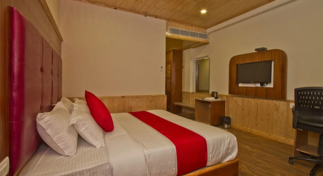 Номер Premium с балконом и с видом на окрестности Sarthak Regency,Rangri, Manali,HP,Just 1 kms from Volvo parking