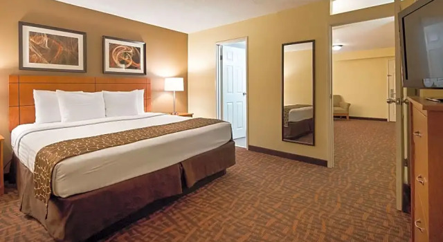 Двухместный люкс c 1 комнатой Best Western Louisville East Inn & Suites