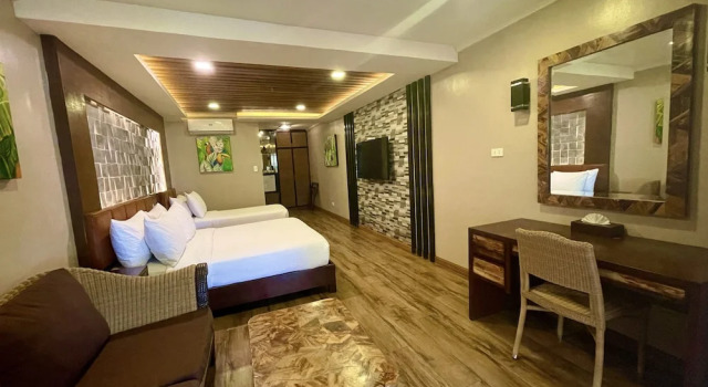 Номер Premier с балконом и с видом на бассейн Red Coconut Beach Hotel Boracay