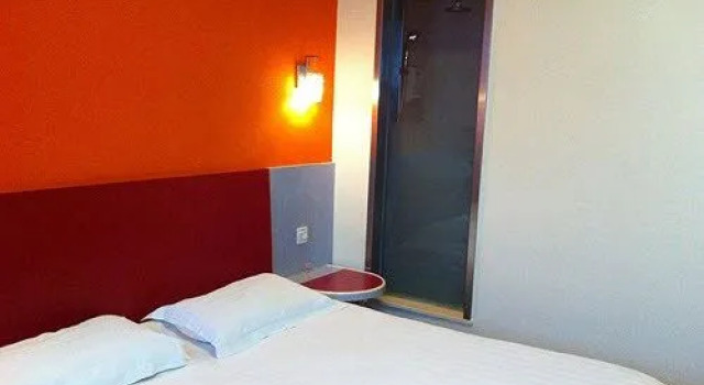 Motel 168 Shanghai Waigaoqiao FTA Huashan Road Branch