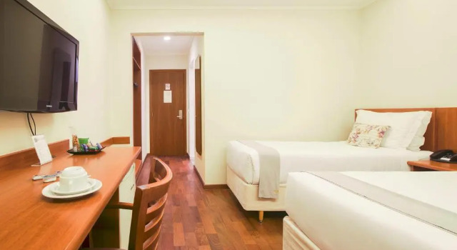 Трёхместный номер Standard Vinhedo Plaza Hotel