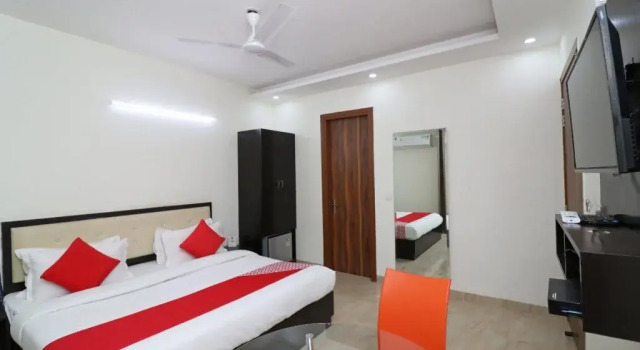 Hotel Azad Square Gurgaon